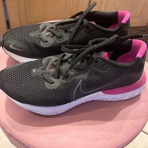 Women’s Nike renew size 8.5